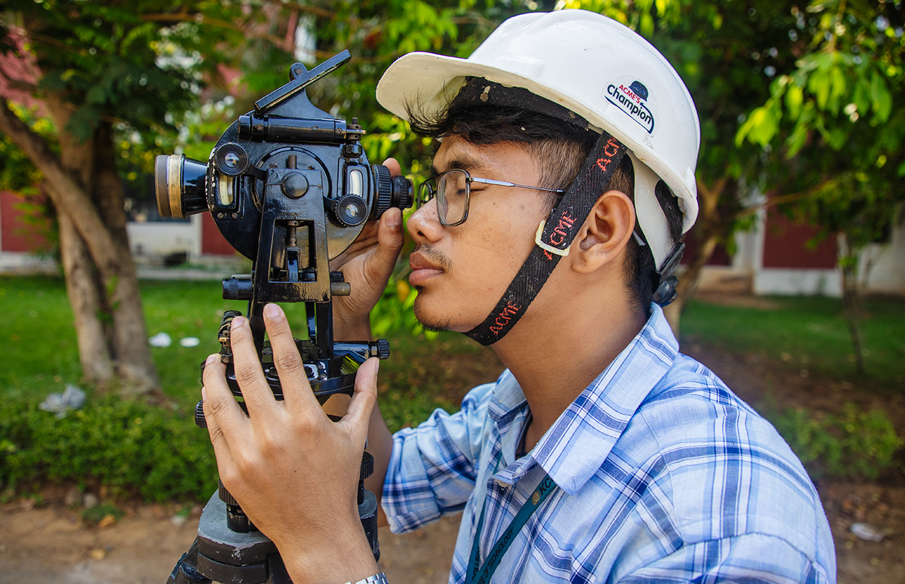 SURVEY EQUIPMENT